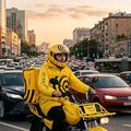 Курьер на мотоцикле и мопеде в Яндекс Еда: тариф, доход и все нюансы в 2026 году